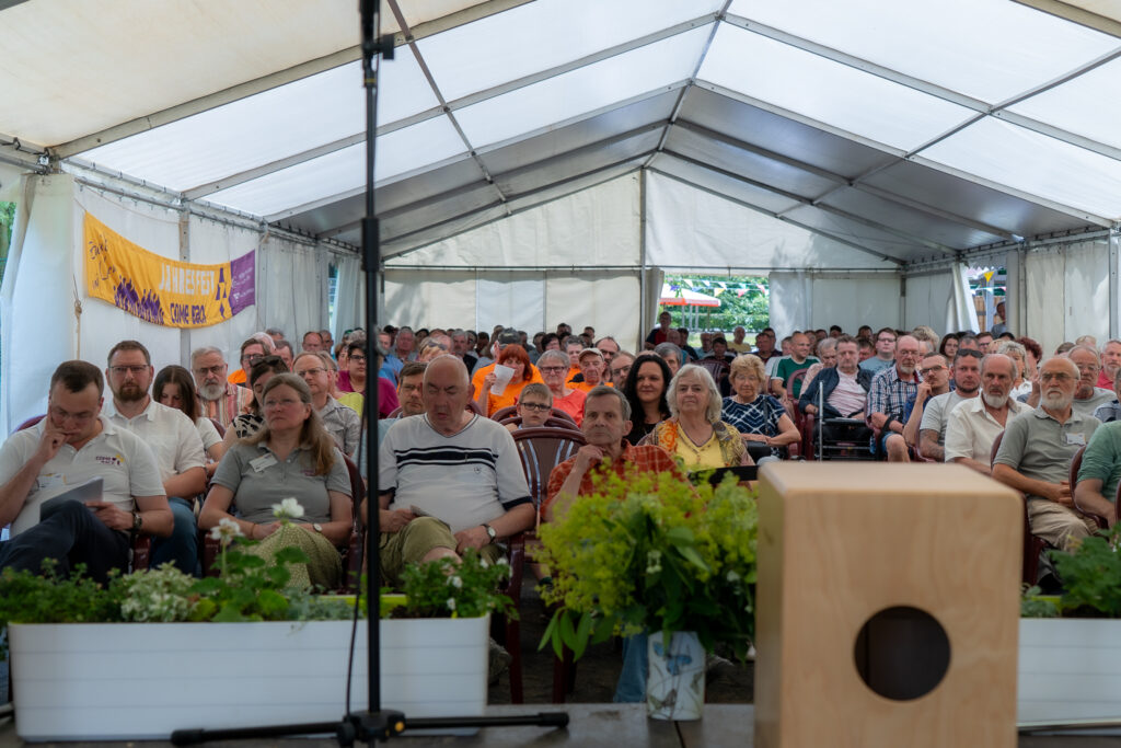 Unser Festzelt mit den Teilnehmern am Jahresfest