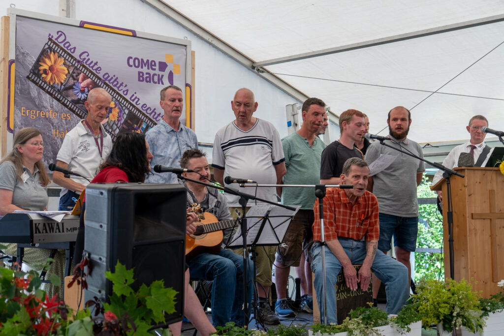 come back Band singt beim Jahresfest